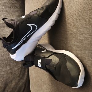 Big Boys Nike sneakers Size 6